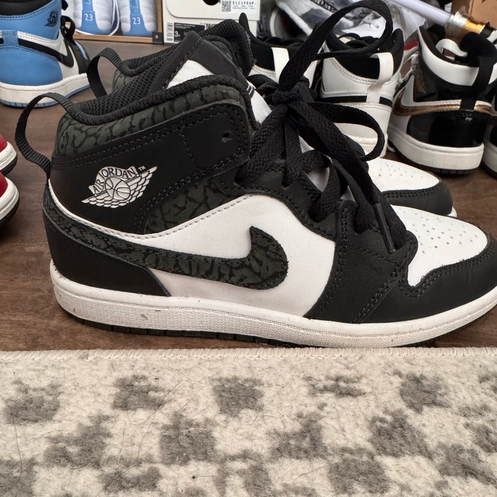 Little Boys Size 2 Jordan Sneaker